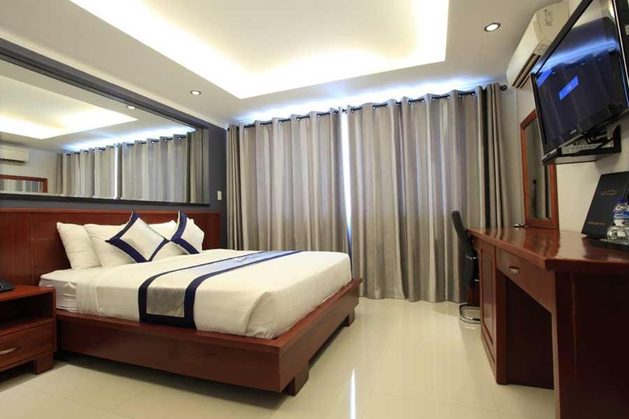 Opera Hotel Хошимин Екстериор снимка